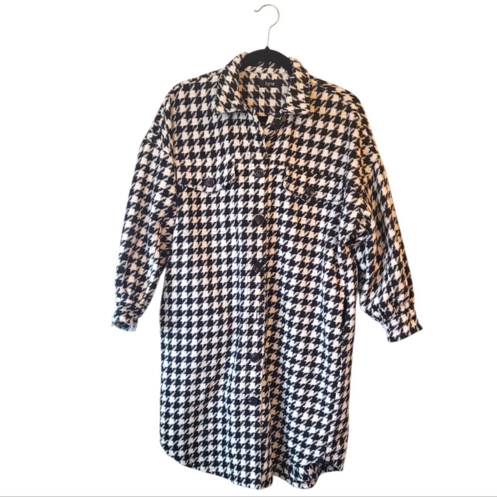 Fate Women's Black And White Houndstooth Long Line Shacket Size S